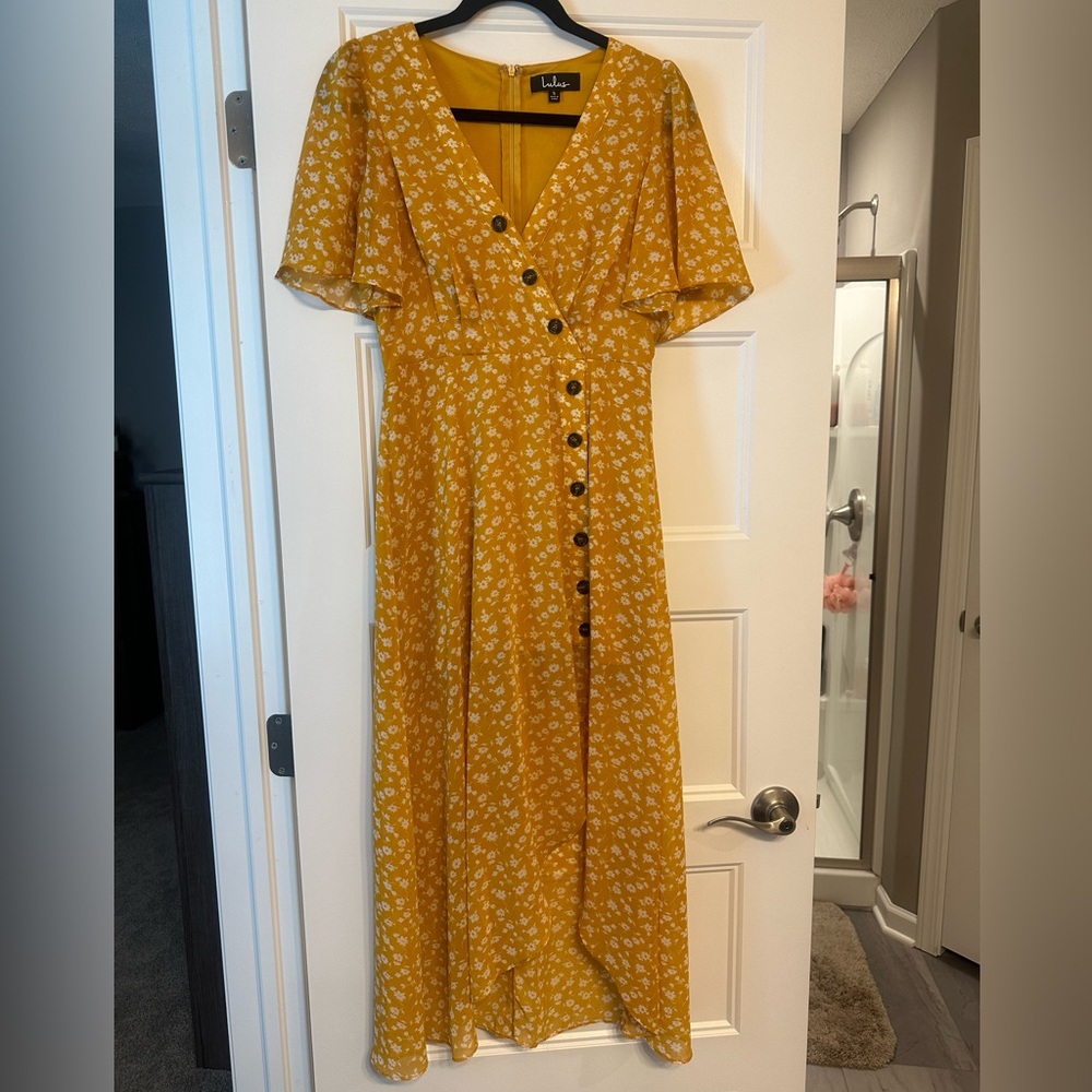 WORN ONCE! Flattering yellow maxi dress, size S